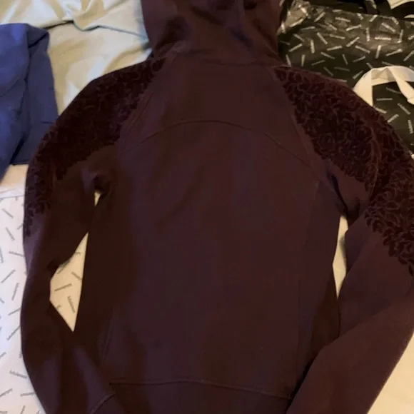 EUC Lululemon Scuba Hoodie IV *Floral Flock, Sz 4, BLACK CHERRY - Picture 3 of 10
